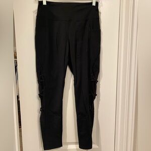 Crisscross Leggings With Mesh